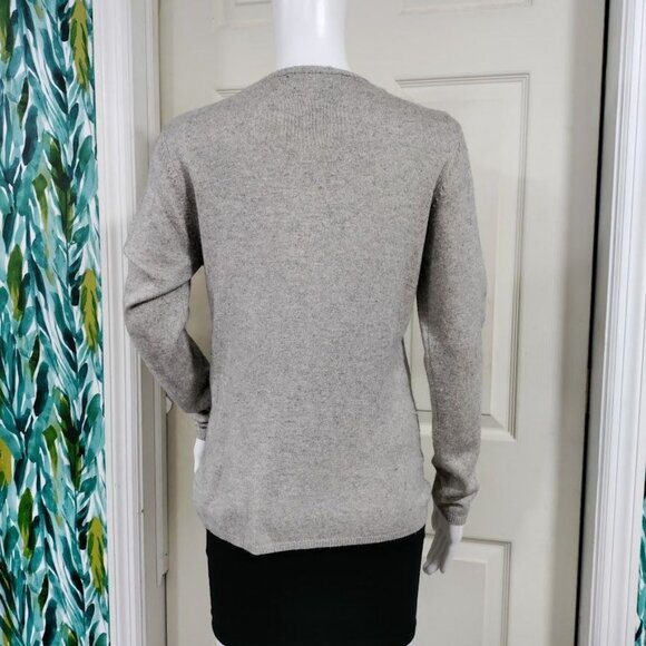 August Silk Cashmere Blend Long Sleeve V-Neck Preppy Knit Sweater Gray Medium - Picture 2 of 8